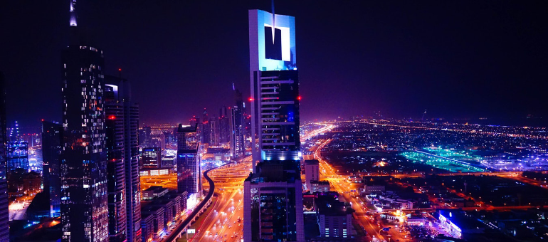 Dubai Downtown © Pascal Debrunner / Unsplash